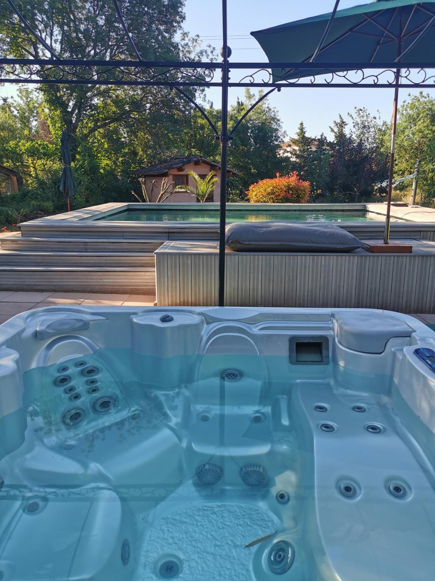 Studio De Charme En Provence, Piscine Et Jacuzzi Partages Le Luc Zewnętrze zdjęcie